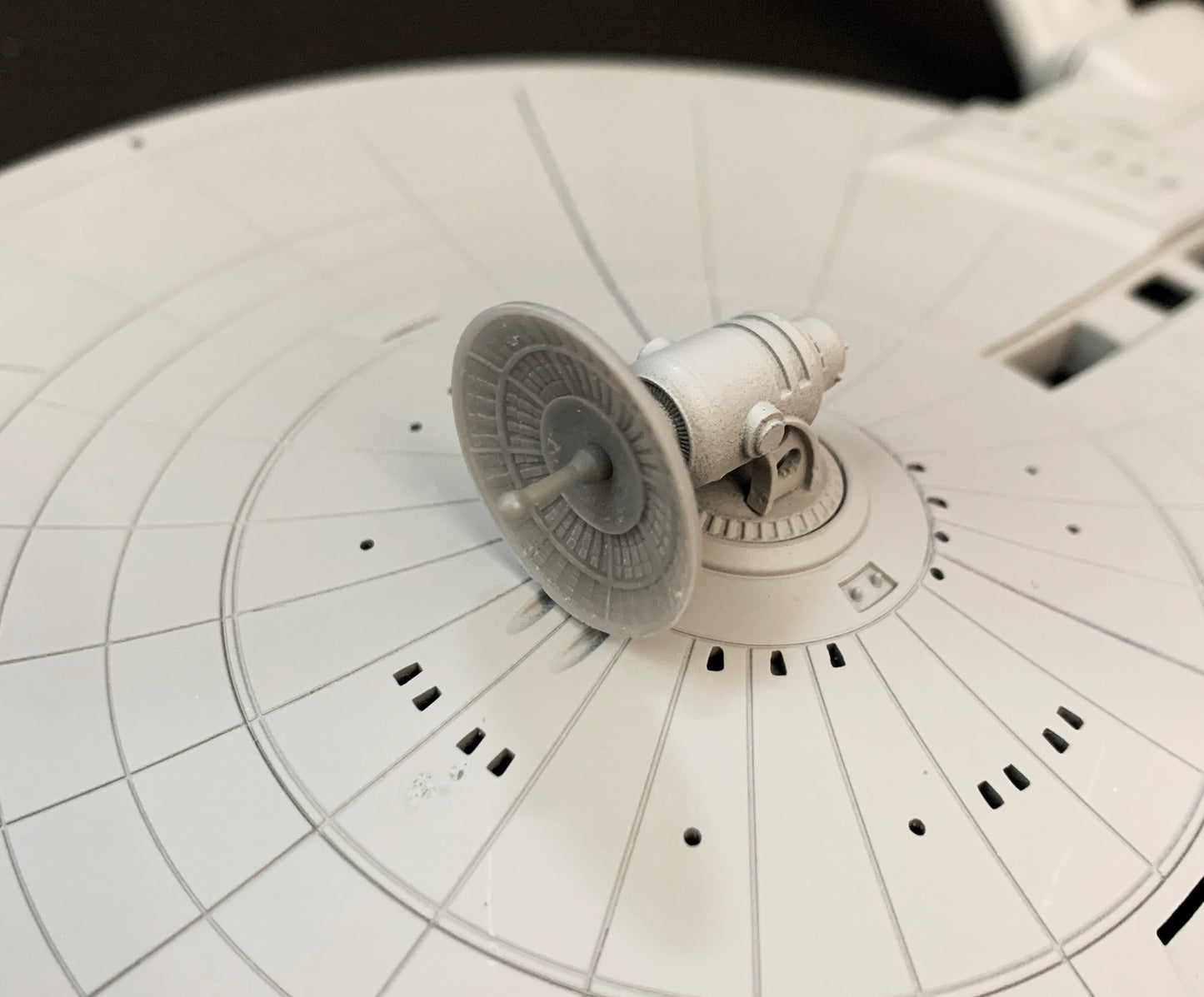 1:1000 Discovery Enterprise Sensor Mounted Deflector STL File Download